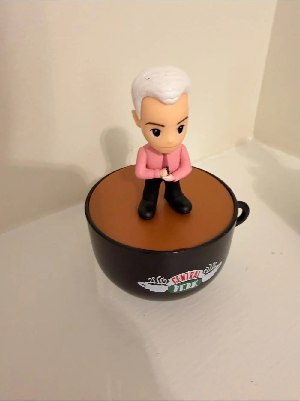 CultureFly Friends TV Series Central Perk Gunther &Rachel Smols Vinyl Figure
